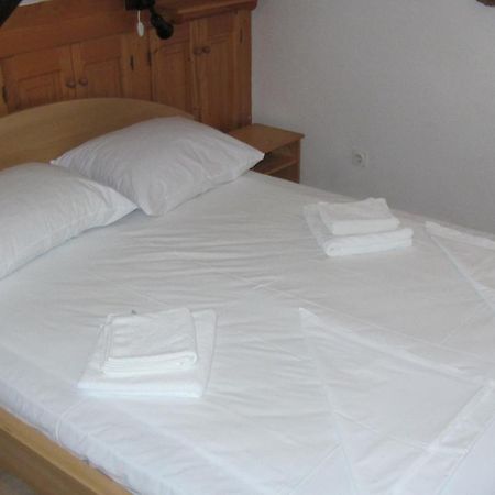 Bell Tower Apartments Tisno Room photo