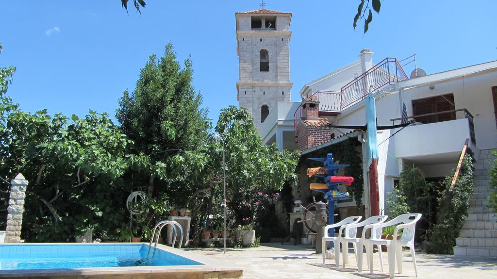 Bell Tower Apartments Tisno Exterior photo