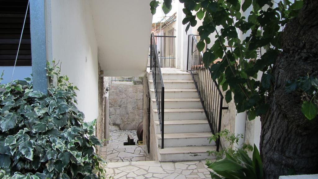 Bell Tower Apartments Tisno Exterior photo